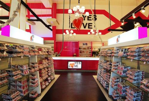 2016 – Tienda de cosméticos, “Yes Love, Cosmetics”, en Fuenlabrada, Madrid.